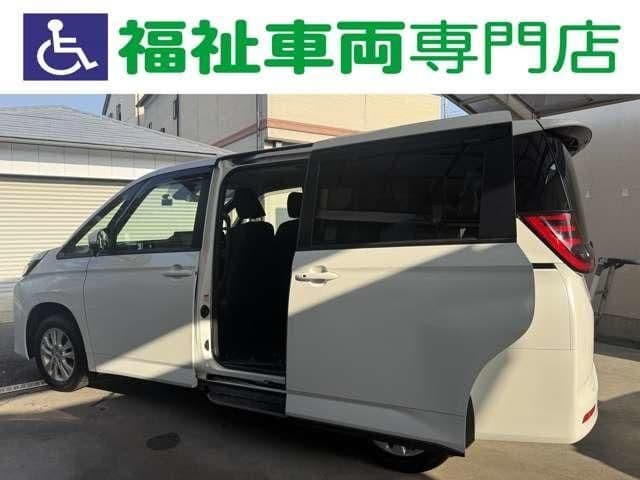 TOYOTA NOAH 4WD
