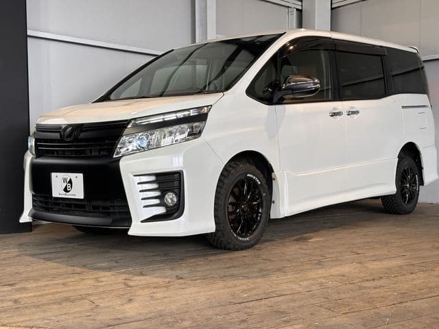 TOYOTA VOXY 4WD