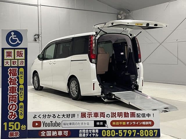 TOYOTA NOAH
