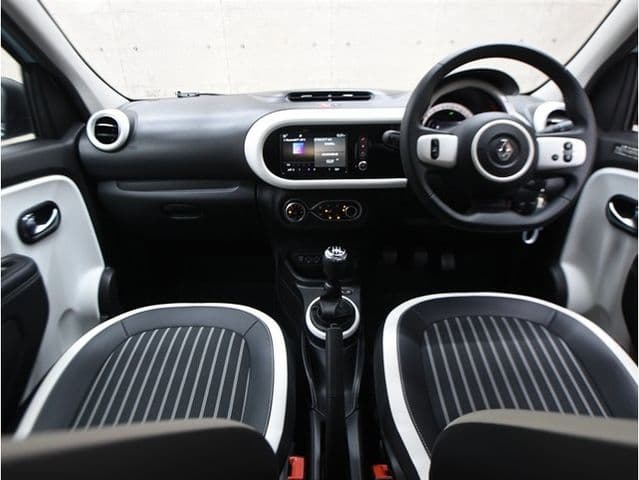 Car thumbnail 3