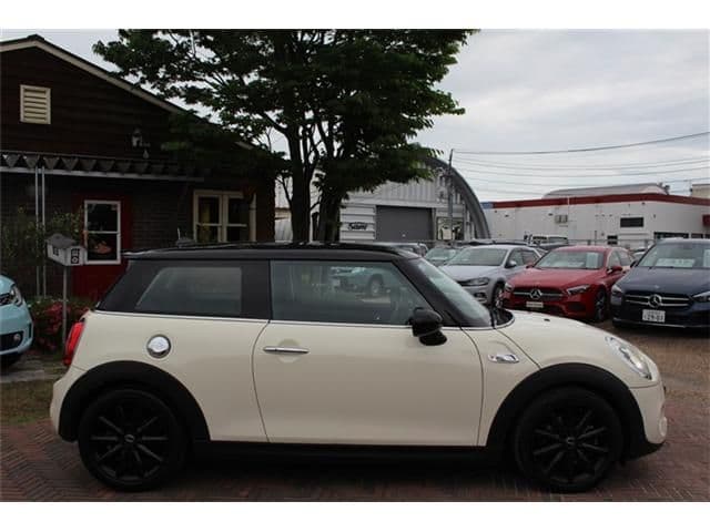 Car thumbnail 2