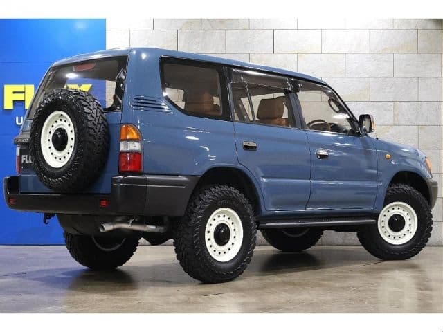 Car thumbnail 3