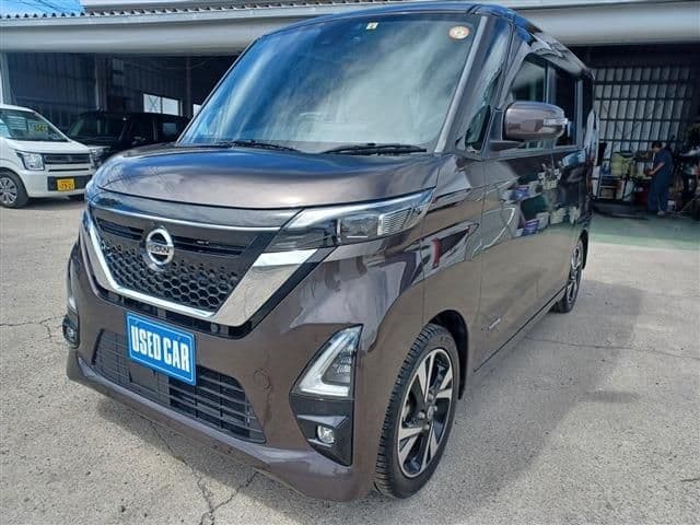 NISSAN
