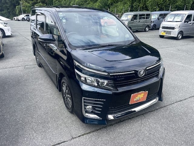 TOYOTA VOXY 4WD
