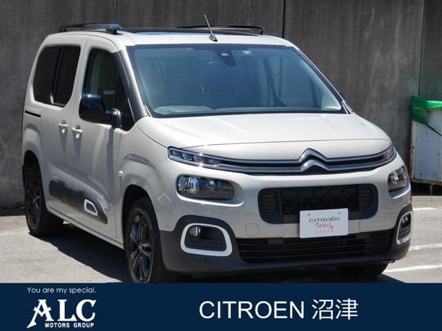 Car image 1