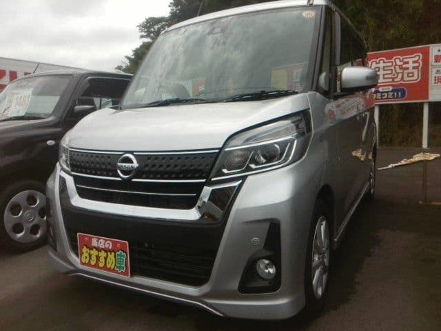 NISSAN