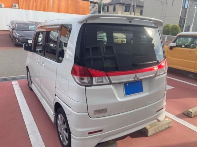 Car thumbnail 4