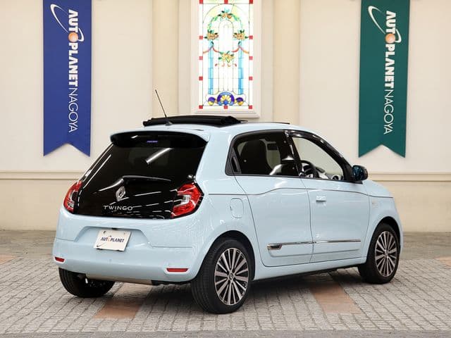 Car thumbnail 3