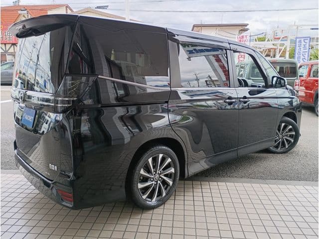 Car thumbnail 3