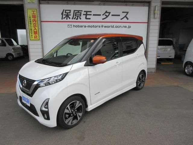 NISSAN