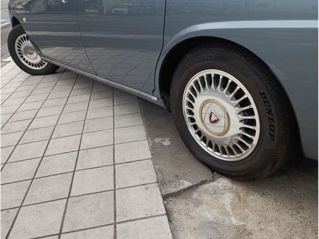 Car thumbnail 4
