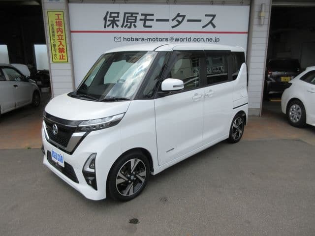 NISSAN
