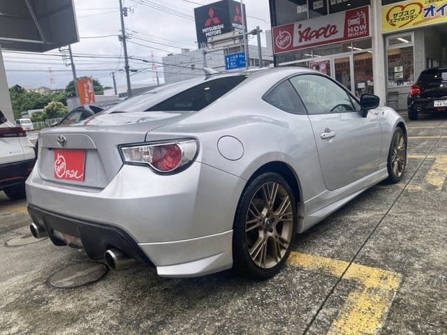 Car thumbnail 3