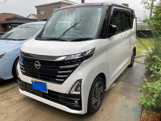 NISSAN
