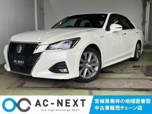 TOYOTA CROWN sedan hybrid