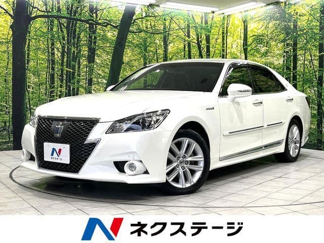 TOYOTA CROWN sedan hybrid 4WD
