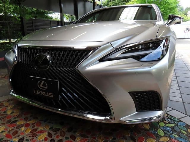 TOYOTA LEXUS LS500h 4WD