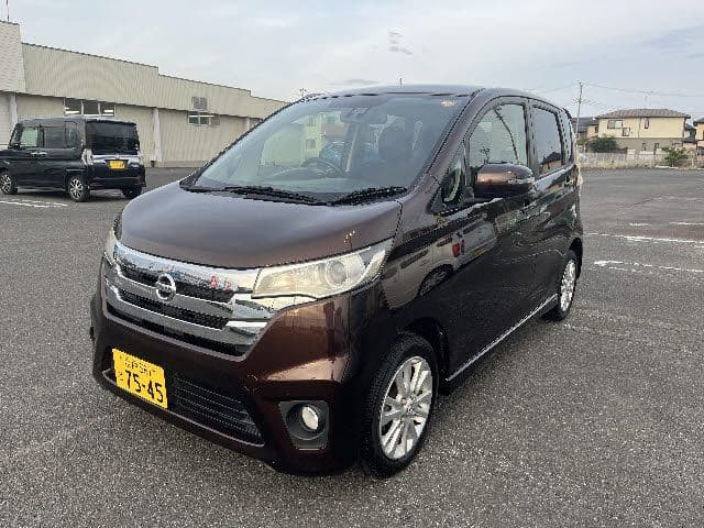 NISSAN