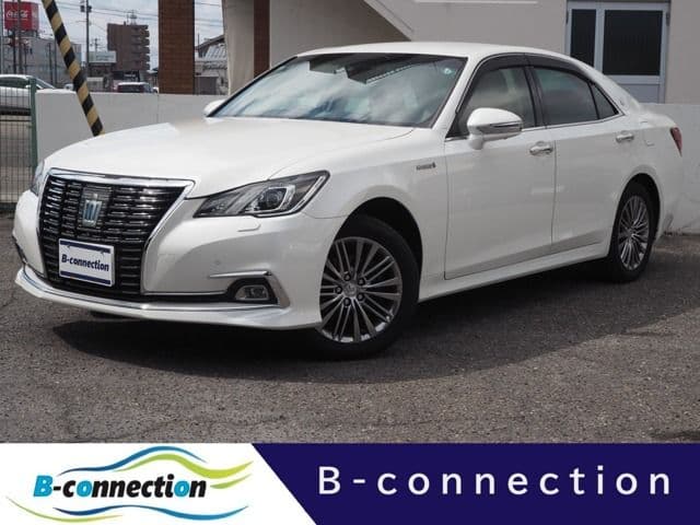 TOYOTA CROWN sedan hybrid 4WD