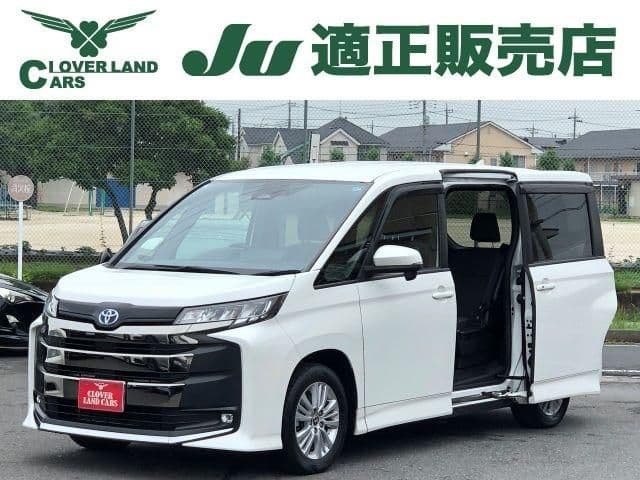TOYOTA NOAH HYBRID 4WD