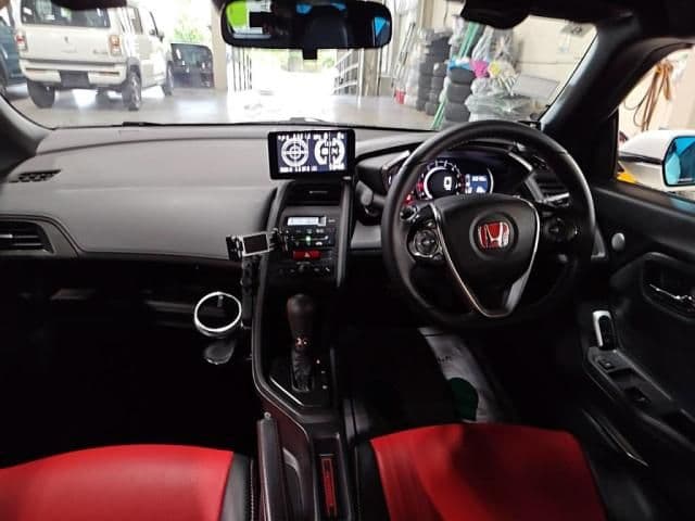 Car thumbnail 3