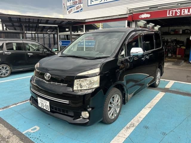 TOYOTA VOXY 4WD