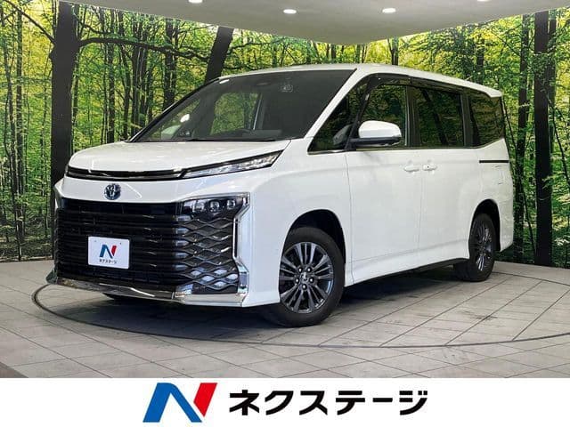 TOYOTA VOXY HYBRID 4WD