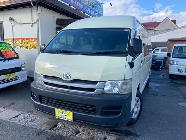 TOYOTA HIACE COMMUTER 4WD