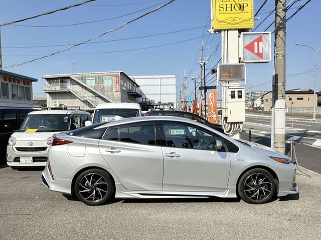Car thumbnail 3