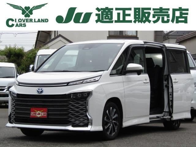 TOYOTA VOXY HYBRID 4WD