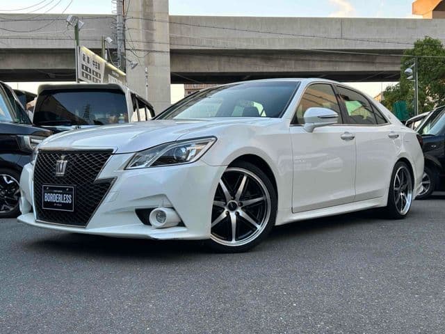 TOYOTA CROWN sedan