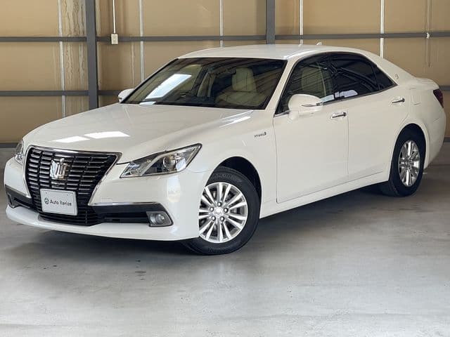 TOYOTA CROWN sedan hybrid 4WD