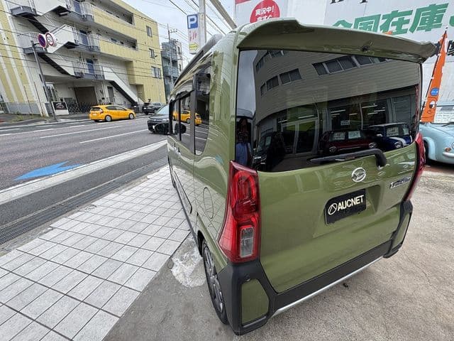 Car thumbnail 3