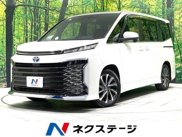 TOYOTA VOXY HYBRID