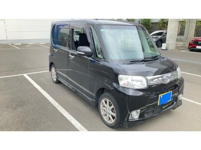 DAIHATSU TANTO 4WD