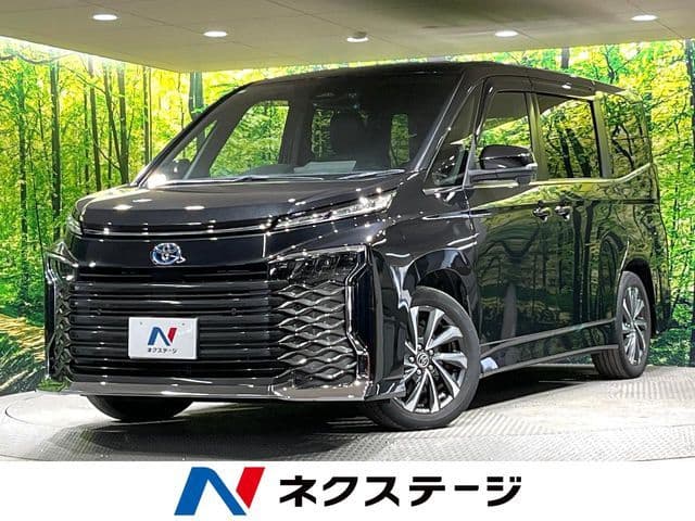 TOYOTA VOXY HYBRID