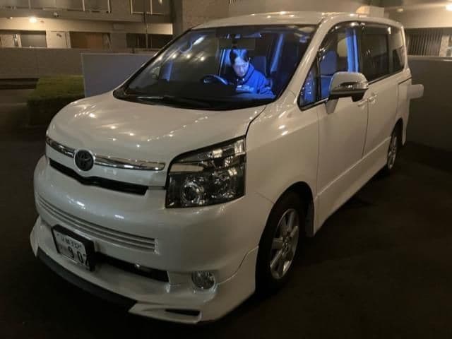 TOYOTA VOXY