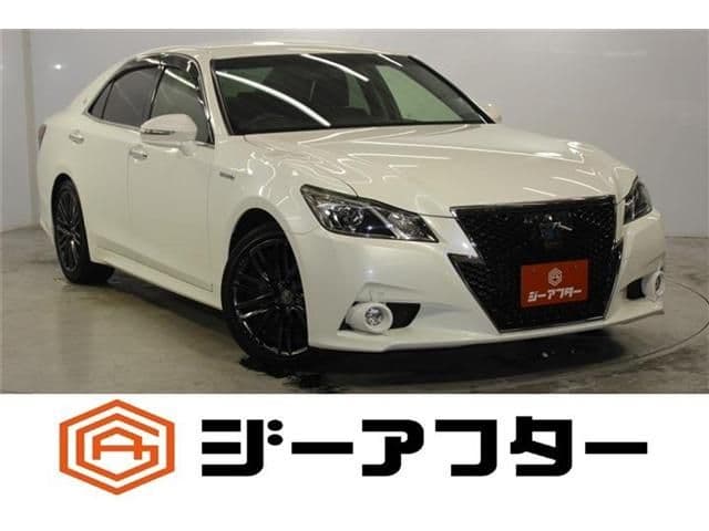 TOYOTA CROWN sedan hybrid