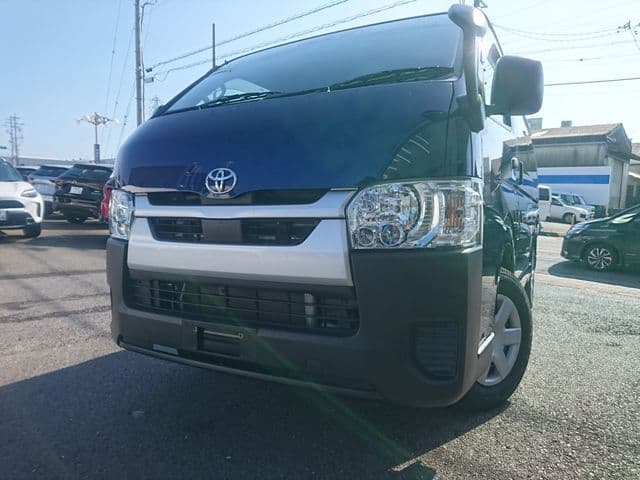 TOYOTA HIACE van 1.2t 2WD