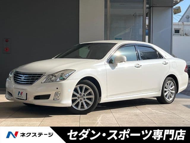 TOYOTA CROWN sedan