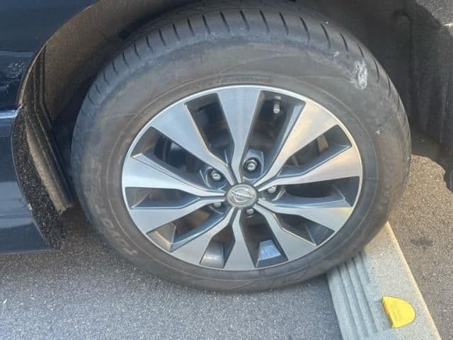 Car thumbnail 3
