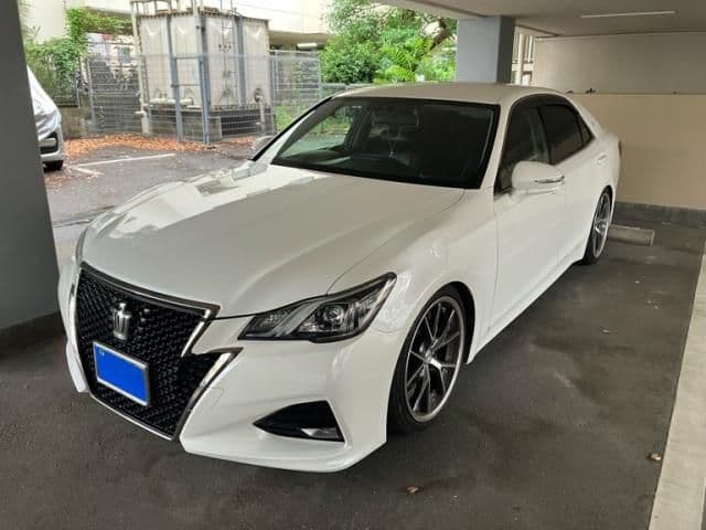 TOYOTA CROWN sedan