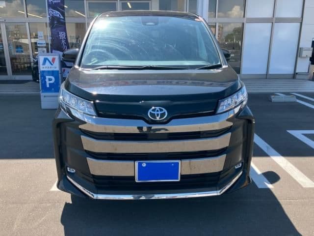 TOYOTA NOAH 4WD
