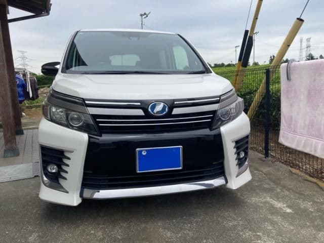 TOYOTA VOXY HYBRID