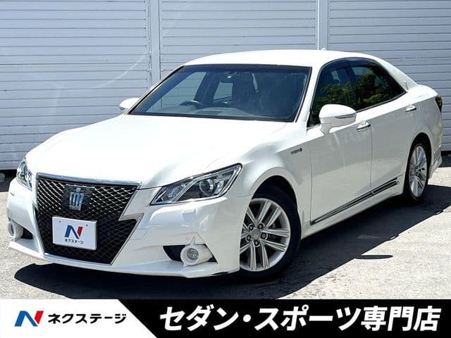 TOYOTA CROWN sedan hybrid