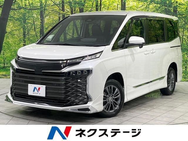 TOYOTA VOXY HYBRID 4WD