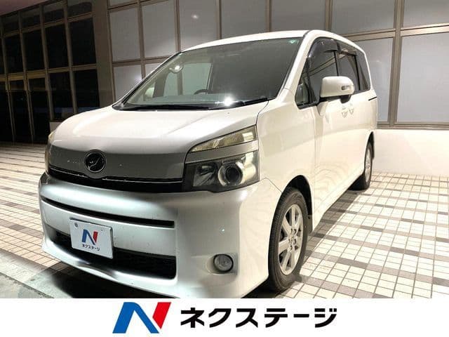 TOYOTA VOXY 4WD