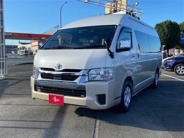 TOYOTA HIACE wagon