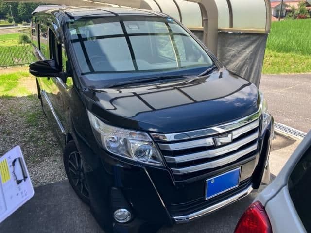 TOYOTA NOAH 4WD