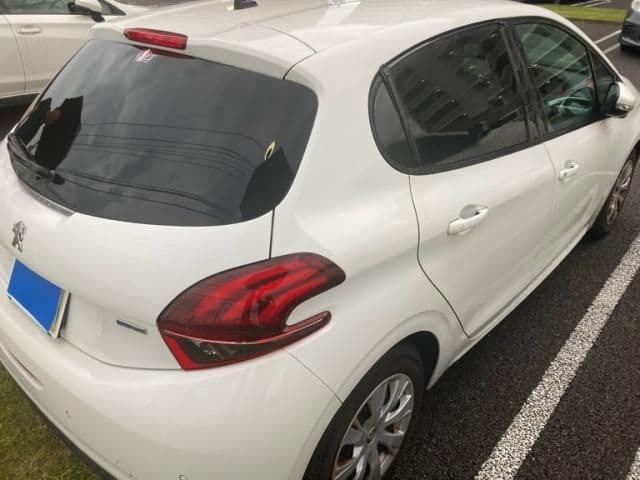 Car thumbnail 4